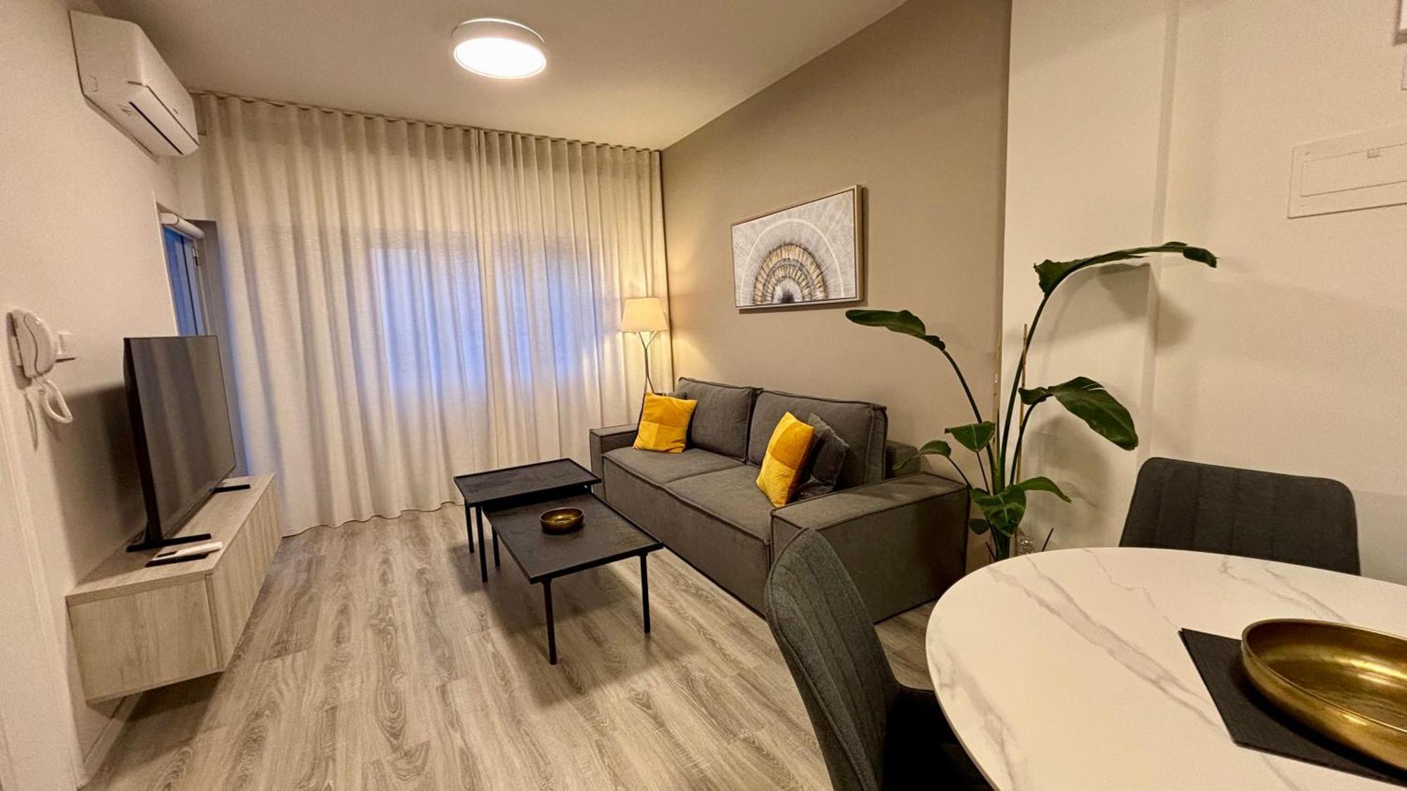 Seabreeze City Center Flats By Trulycyprus Limassol Kültér fotó