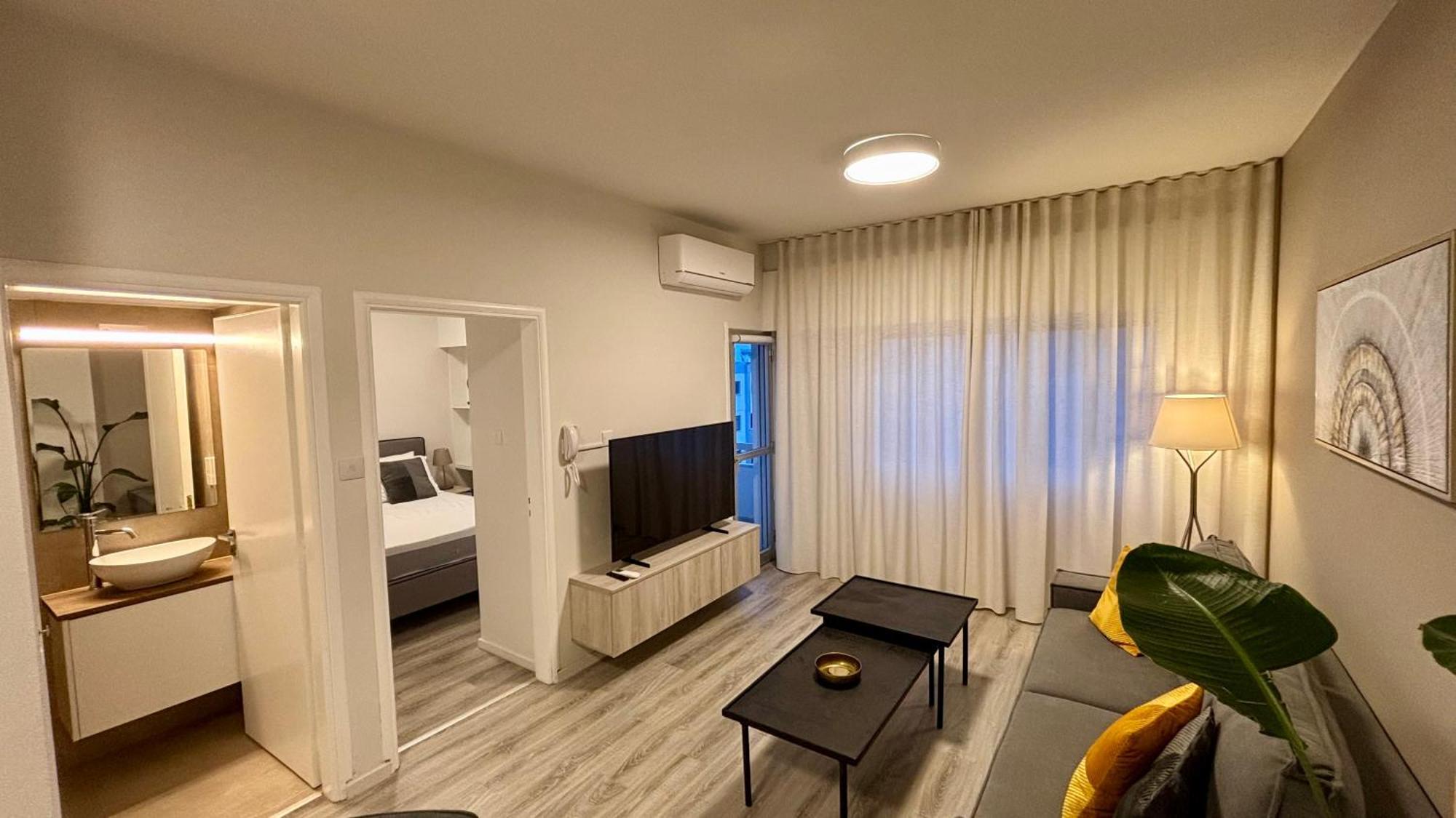 Seabreeze City Center Flats By Trulycyprus Limassol Kültér fotó