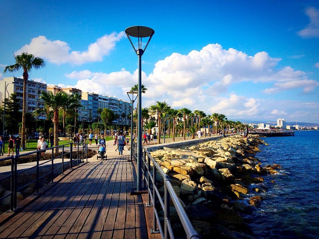 Seabreeze City Center Flats By Trulycyprus Limassol Kültér fotó